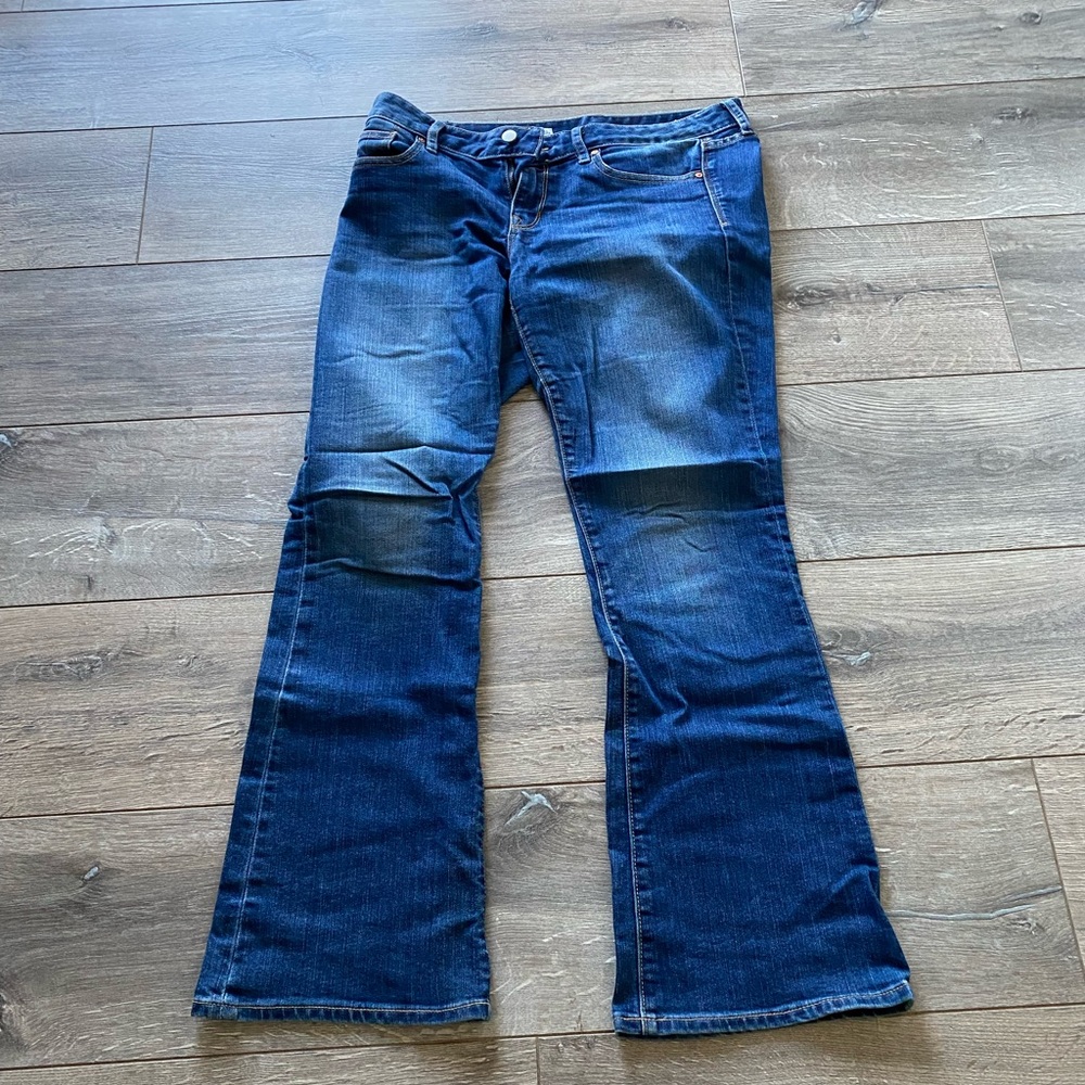 GAP curvy jeans. NWOT. SZ 29s
